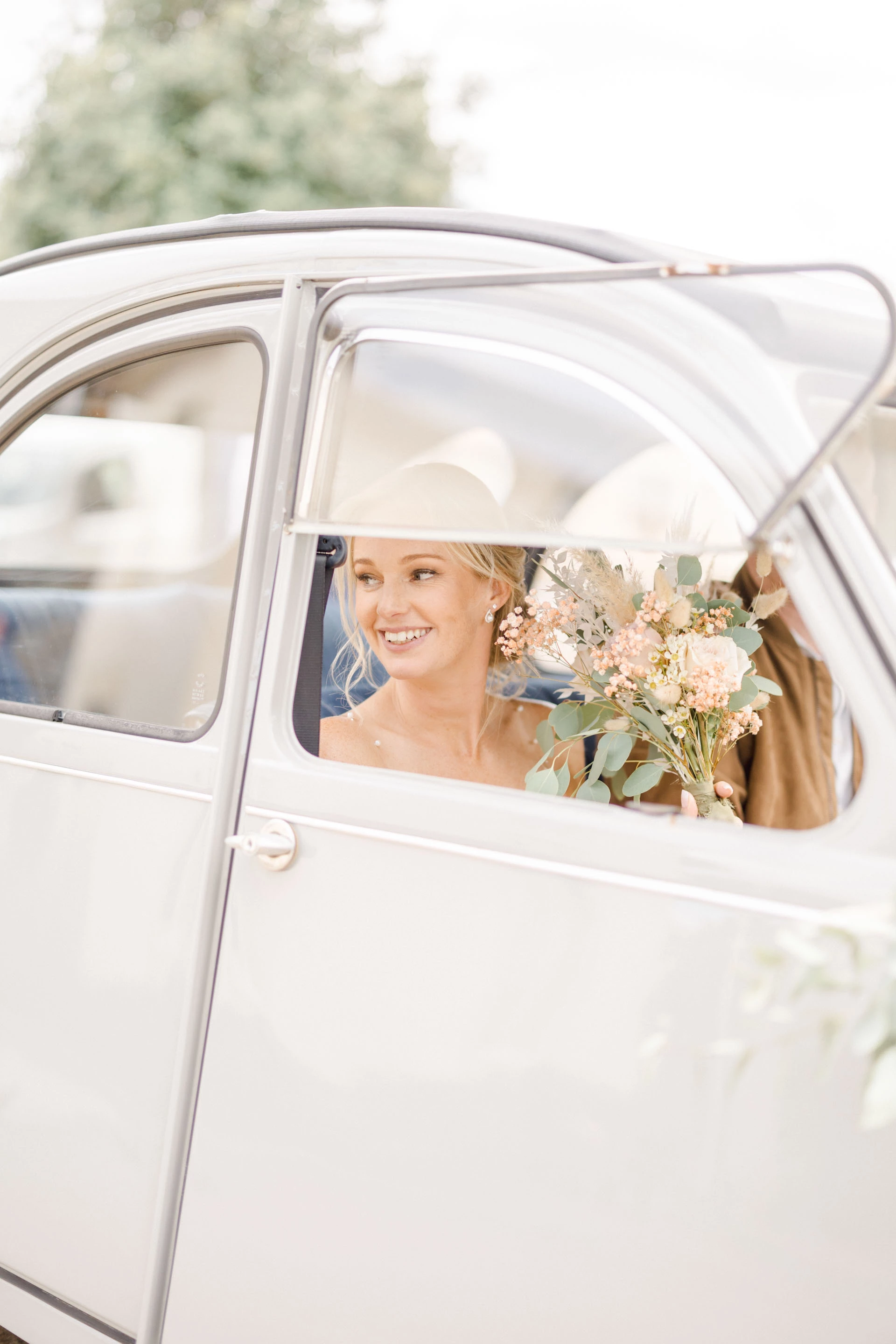 bonheur mariage gris fleurs voiture